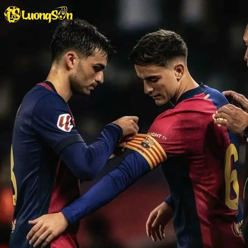 Bộ đôi tiền vệ tài năng của Barca. (Ảnh: X @diasp8dri)