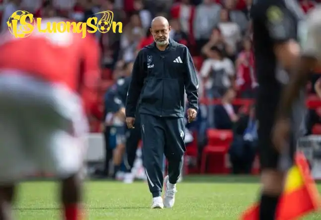 HLV Nuno Santo chính thức bị Nottingham Forest sa thải (Ảnh: Metro)